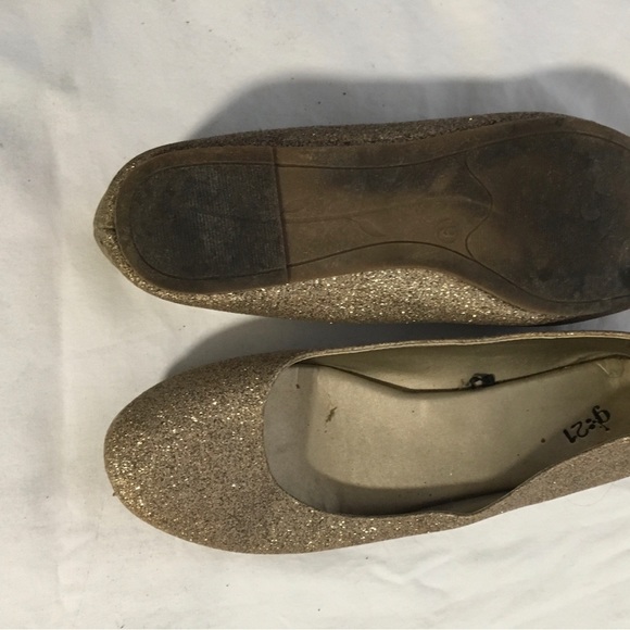 Women’s flat shoes gold shinny  comfy - Picture 3 of 3